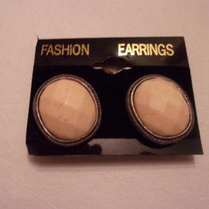 Adoreable clip on earrings. Tub1-3-12